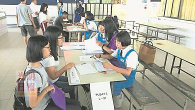 Photo of 日新中學新生報到 佳績生不獲派往家長上訴
