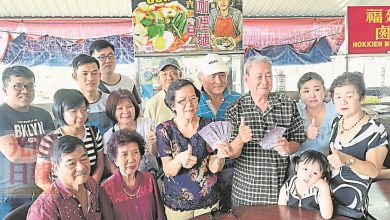 Photo of 王曉庭：為六叔駱天明打氣 40組販商響應捐拉曼