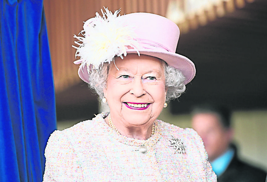 pinqueen-elizabeth