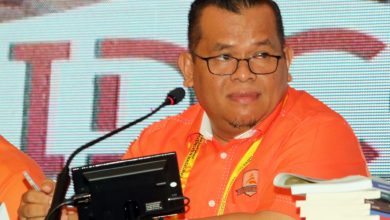 Photo of 【誠信黨大會】 副议长提醒领导 勿玩手机专心听辩论