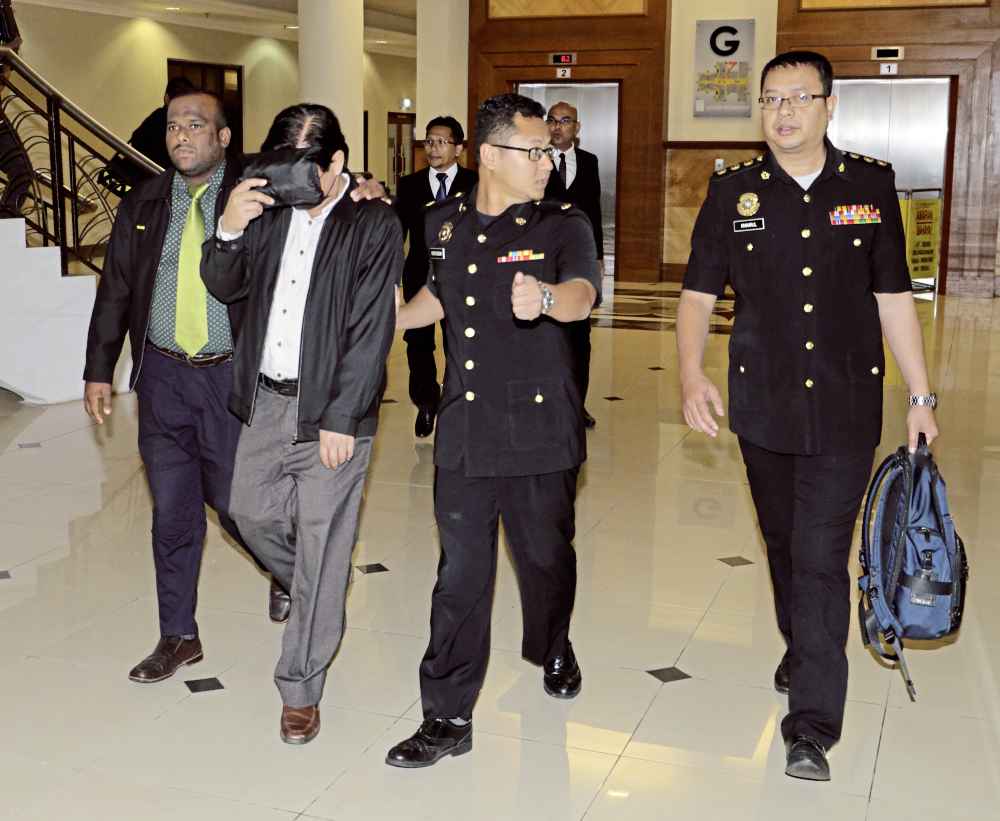 东：彭水务公司前项目经理面对22项贪污罪(1733477)-20200129154139