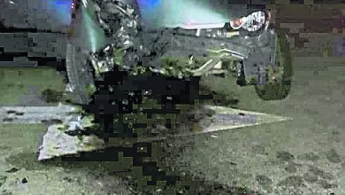Photo of 疑轎車失控 少女撞交通燈斃命
