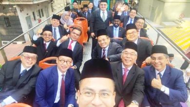 Photo of “為人民利益最好結果” 藍眼39議員抵皇宮