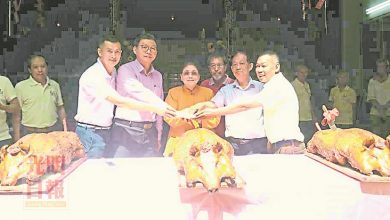 Photo of 【庇能台山寧陽會館新春慶會】 鄭來興:避免染新冠肺炎 手放胸前打招呼