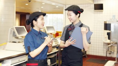 Photo of 憂無法提供笑容　 日麥當勞禁員工戴口罩