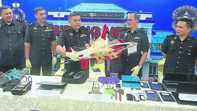 Photo of 甲警破保險絲黨 起20萬贓物逮10男女