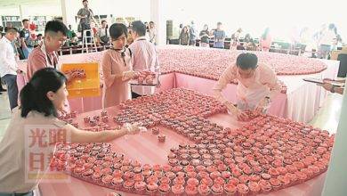Photo of 最大心形杯子蛋糕組成活動 30對情侶締大馬紀錄
