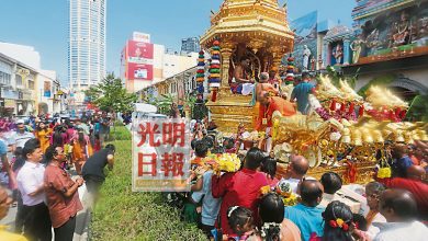 Photo of 大寶森節神輦出遊 信徒無罩擲椰祈福
