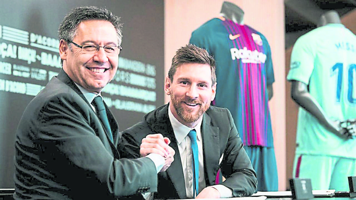 leo-messi-y-josep-maria-bartomeu
