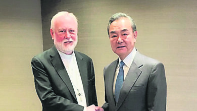 Photo of 中梵外長實現首晤 王毅向教廷致謝