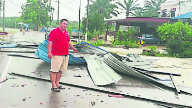 Photo of 暴風雨襲文林望新村 10戶住家掀頂
