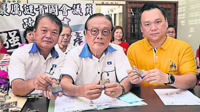 Photo of 不滿市會多次封鎖會所 詩里美樂地花園馬華剪鎖頭