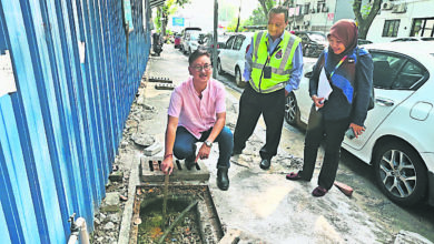 Photo of 古仔馬朱13路溝塞 雨後污水溢出飄臭