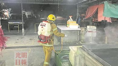 Photo of 威市廳志消隊為巴剎消毒