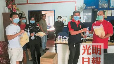 Photo of 為執法及醫護員送暖 角頭社區捐贈防疫品