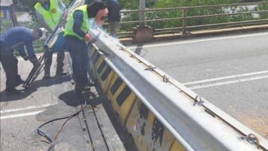 Photo of 不想兜路破壞路障 石墩上鎖擋騎士