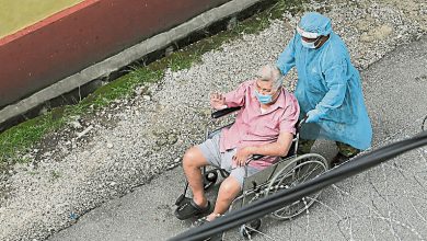 Photo of 士拉央7路住宅區 居民往檢驗區檢測