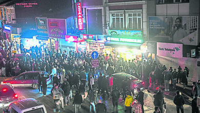 Photo of 土耳其施48小時宵禁 民眾蜂擁搶購物資