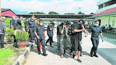 Photo of 違反行管令 11男女開趴各罰千元