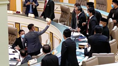 Photo of 議長被丟冊子離席 國盟推舉新人選 甲議長鬧雙包