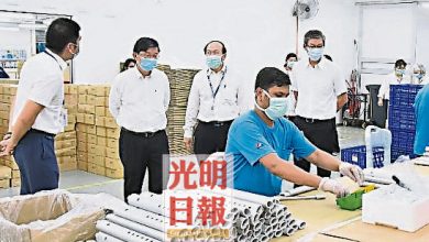 Photo of 曹觀友探訪本地企業 稱將協助度過寒冬