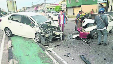 Photo of 轎車失控逆駛釀3連撞 商人當場死2傷
