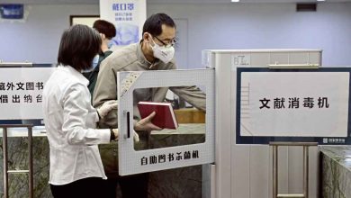 Photo of 圖書館重開 讀者為書消毒