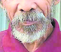 Photo of 2阿伯自剪鼻毛鬍鬚受傷 理髮師勸由旁人代勞