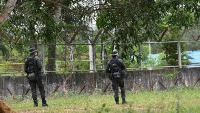 Photo of 實行有條件管制令  軍警調整路障不放寬執法