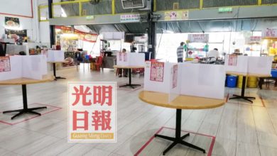 Photo of 遵守SOP迎接堂食  美食中心餐桌置隔離板