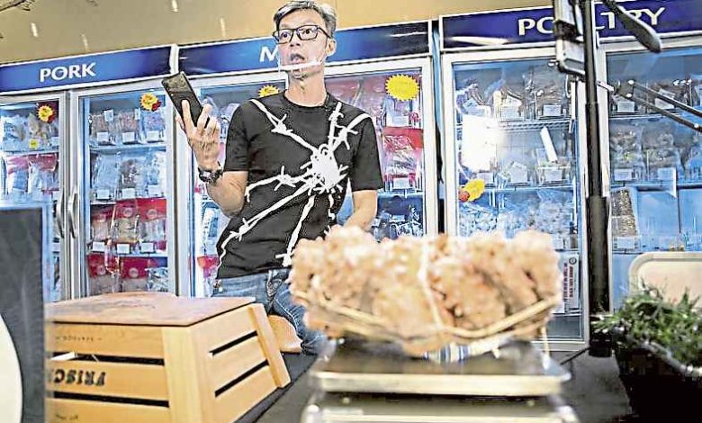 新加坡搞笑天王李國煌，如今也積極投入直播帶貨一行。