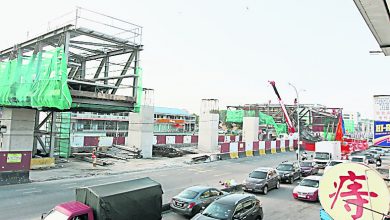 Photo of 輕快鐵臨時框架坍塌 幸已封路無傷亡