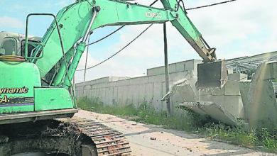 Photo of 沒依據圖測違建 水泥加工廠三度被拆牆