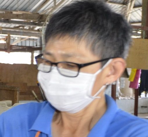 潘麗芬(右)：由於市民不準進入，使到生意受影嚮。