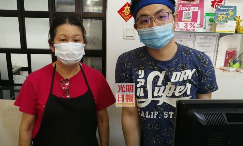 哈比餐廳業者劉燕娣及邱繼祥母子。