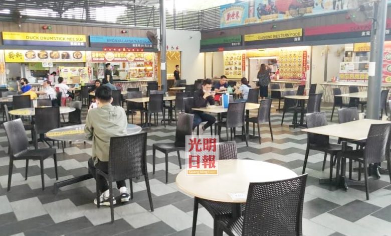 新世界餐飲店的人客一下子少了。