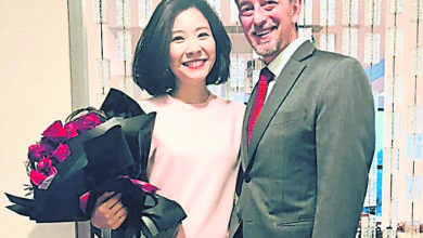 Photo of 熱愛中華文化 美領事自稱四川女婿