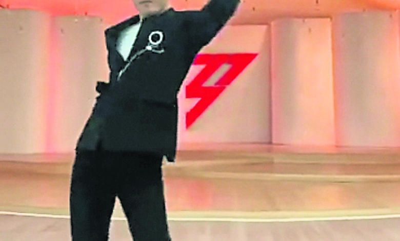 黄晓明学尊特拉华达在《周末狂热》中的指天笃地舞姿，不过多数人看了直说“算了吧”，让他的心情大受打击。