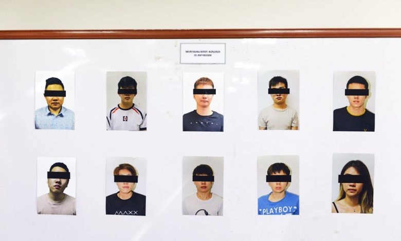 在行動中，共有10名華裔男女被逮捕。其有6人曾是刮刮樂詐騙集團成員而留下前科。
