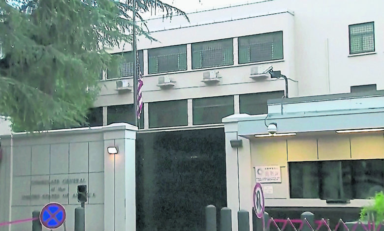 美國駐成都總領事館的美國國旗已降下。