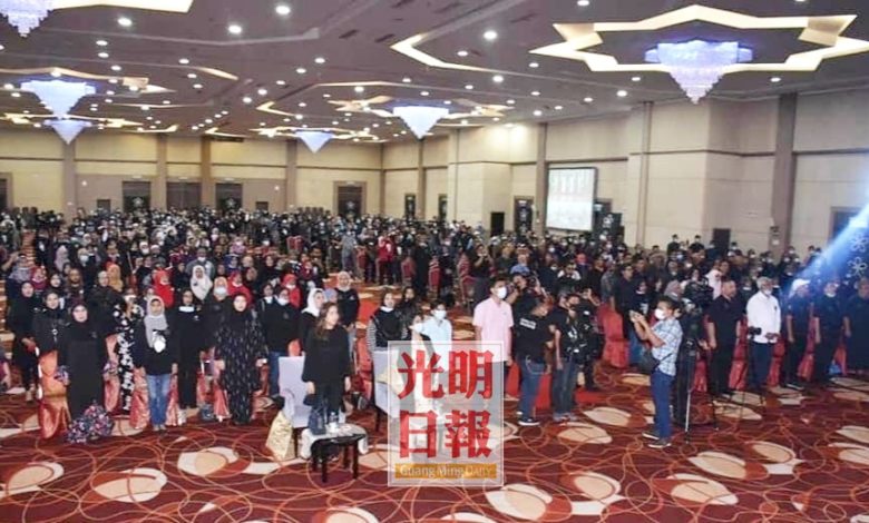 “土團黨徽紅轉黑”活動獲得逾500人出席。