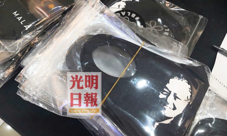 現場售賣馬哈迪肖像的口罩。