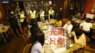 Photo of 警帶隊巡視檳餐廳 不守SOP就接罰單