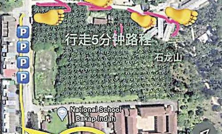 方美錸呼吁民眾把車泊在松花園店屋區，再步行五分鐘路程到對面山腳。