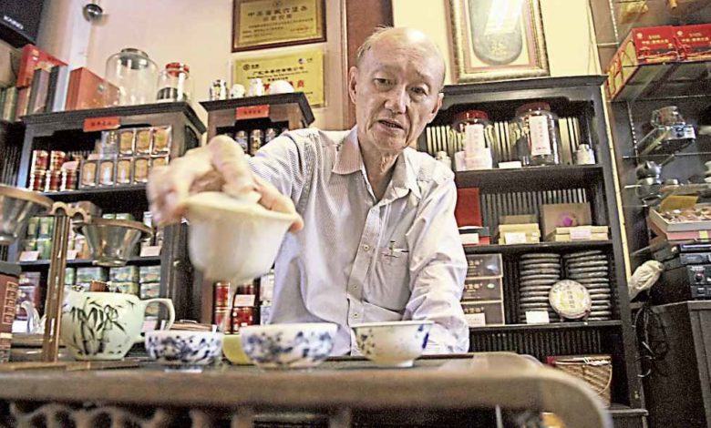 劉偉才說，他從事茶葉生意50年之久，八九十年代兩次的金融風暴，也沒有對茶行的生意造成太大的影響，唯獨這次影響甚大，讓各行各業的業者叫苦連天。