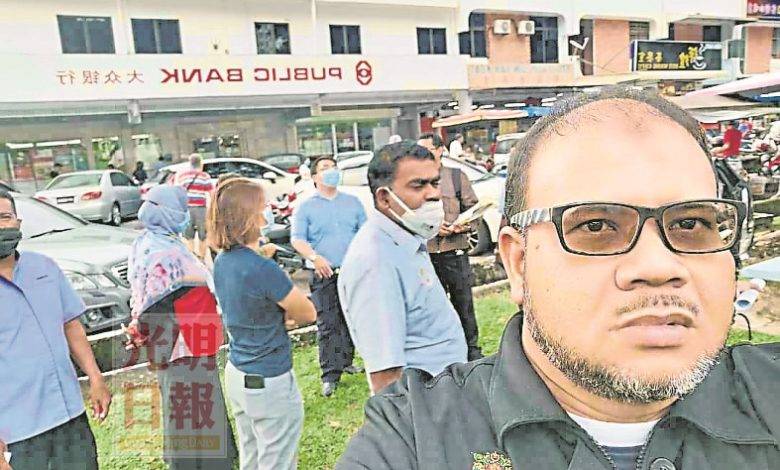 阿末阿茲里兆日前與檳島市政廳官員及市議員，巡視班台惹雅區的非法街邊小販問題。