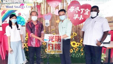 Photo of 李凱倫撥萬元17中小學 購18套測溫器潔手液器