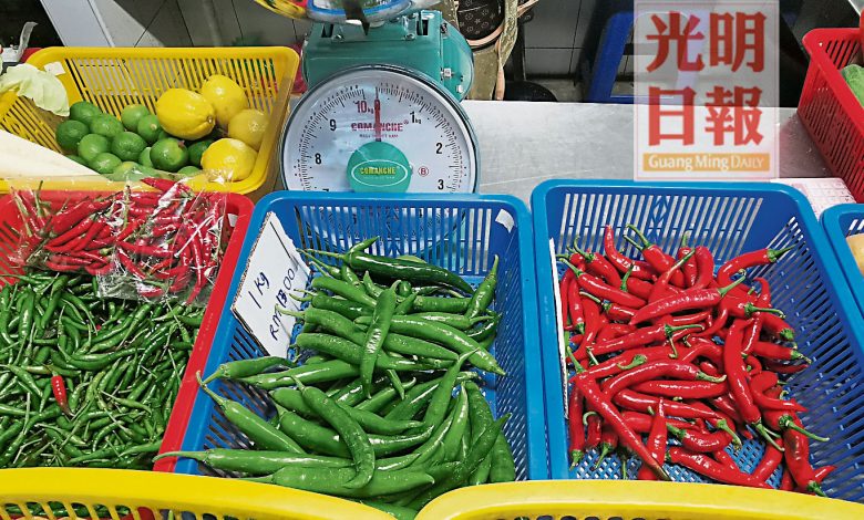 紅辣椒因氣候關係歉收，導致價格也飆漲近一倍。