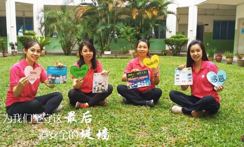在校老師也自製感恩卡片，參與MV錄製。

