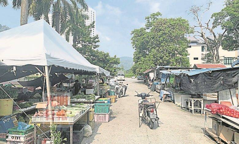 峇都丁宜蘇洛黃金河路邊巴剎小販街景。
